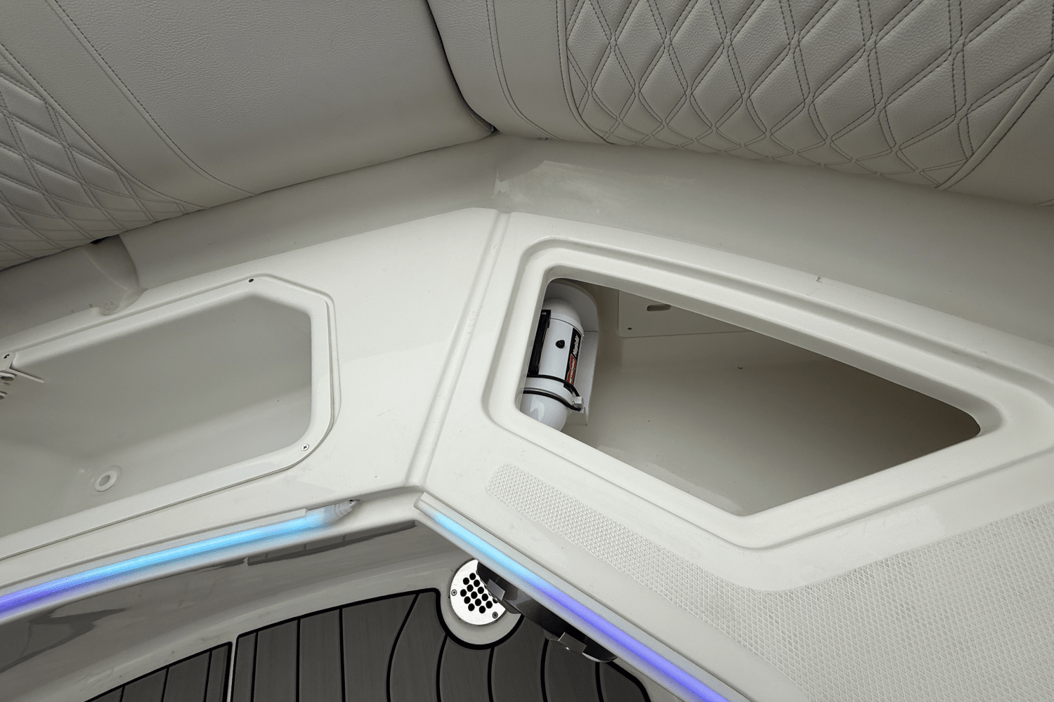 2025 Sea Ray SLX 350 Outboard Image Thumbnail #23