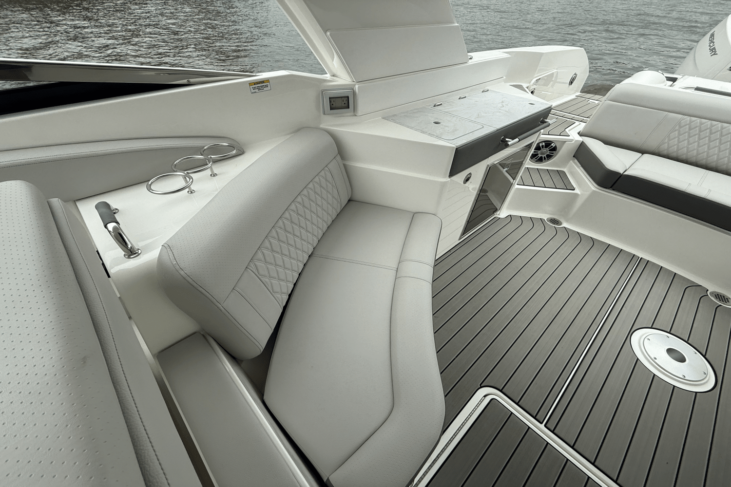2025 Sea Ray SLX 350 Outboard Image Thumbnail #12