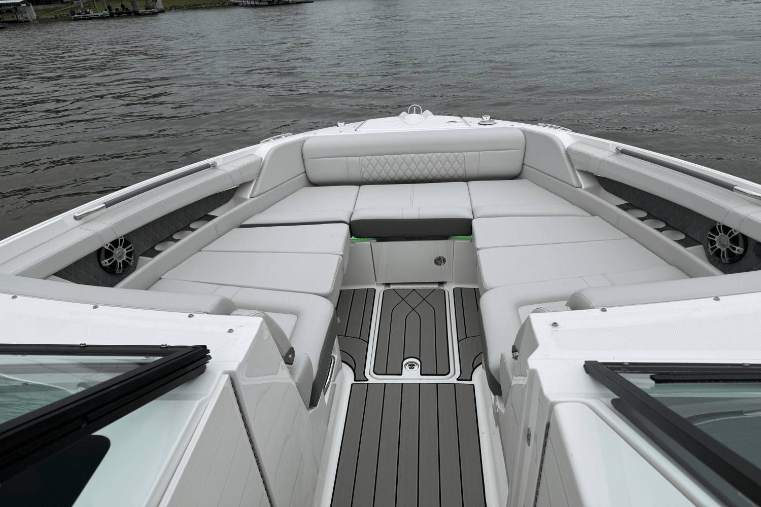 2025 Sea Ray SLX 350 Outboard Image Thumbnail #20