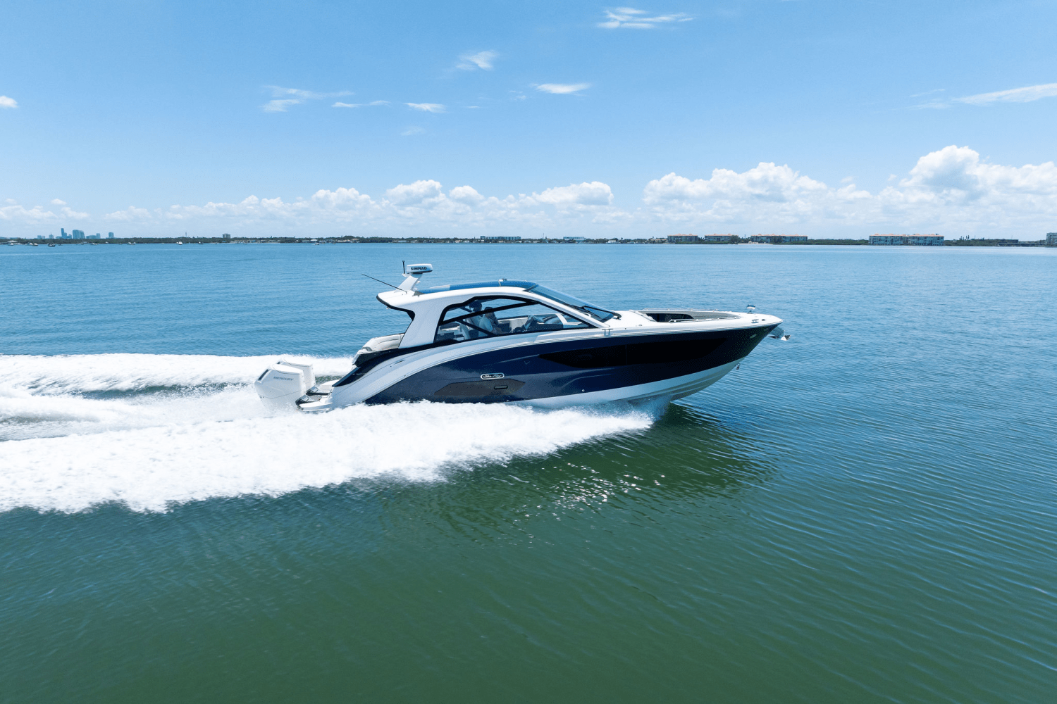 2025 Sea Ray Sundancer 370 Outboard Image Thumbnail #3