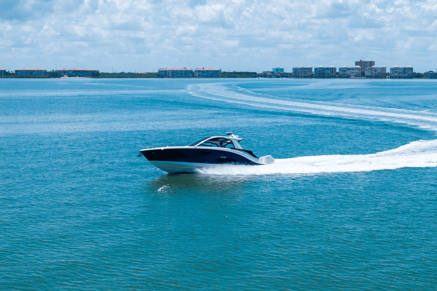 2025 Sea Ray Sundancer 370 Outboard Image Thumbnail #21