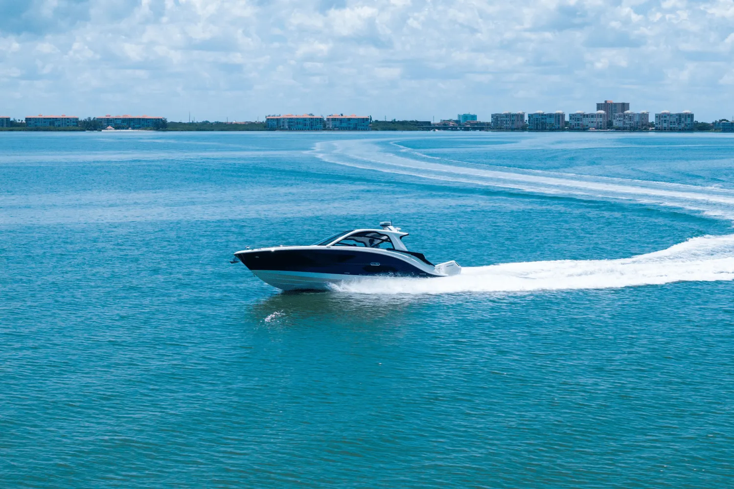 2025 Sea Ray Sundancer 370 Outboard Image Thumbnail #21