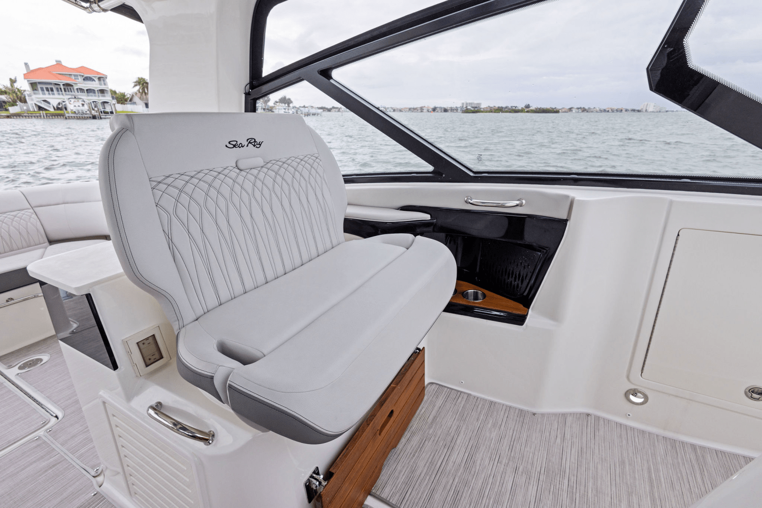 2025 Sea Ray Sundancer 370 Outboard Image Thumbnail #46