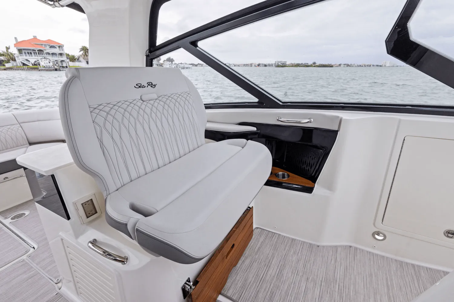 2025 Sea Ray Sundancer 370 Outboard Image Thumbnail #46