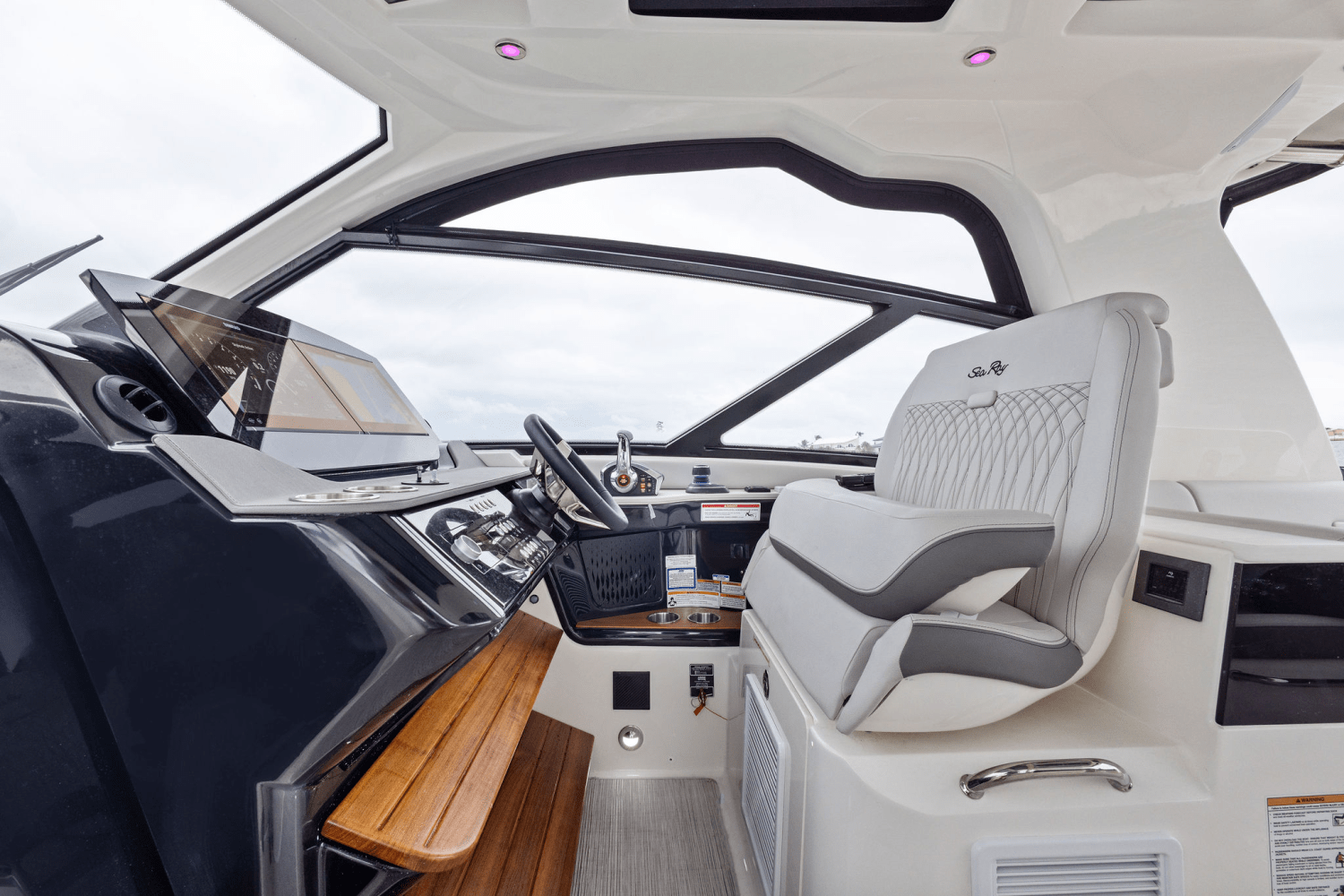 2025 Sea Ray Sundancer 370 Outboard Image Thumbnail #56