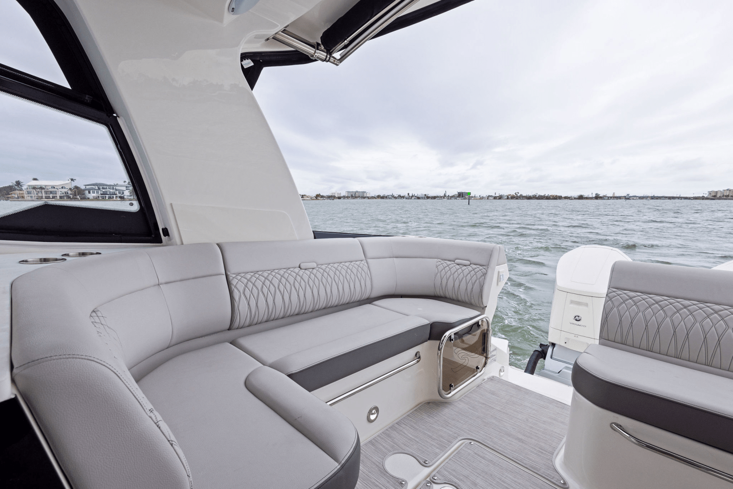 2025 Sea Ray Sundancer 370 Outboard Image Thumbnail #51