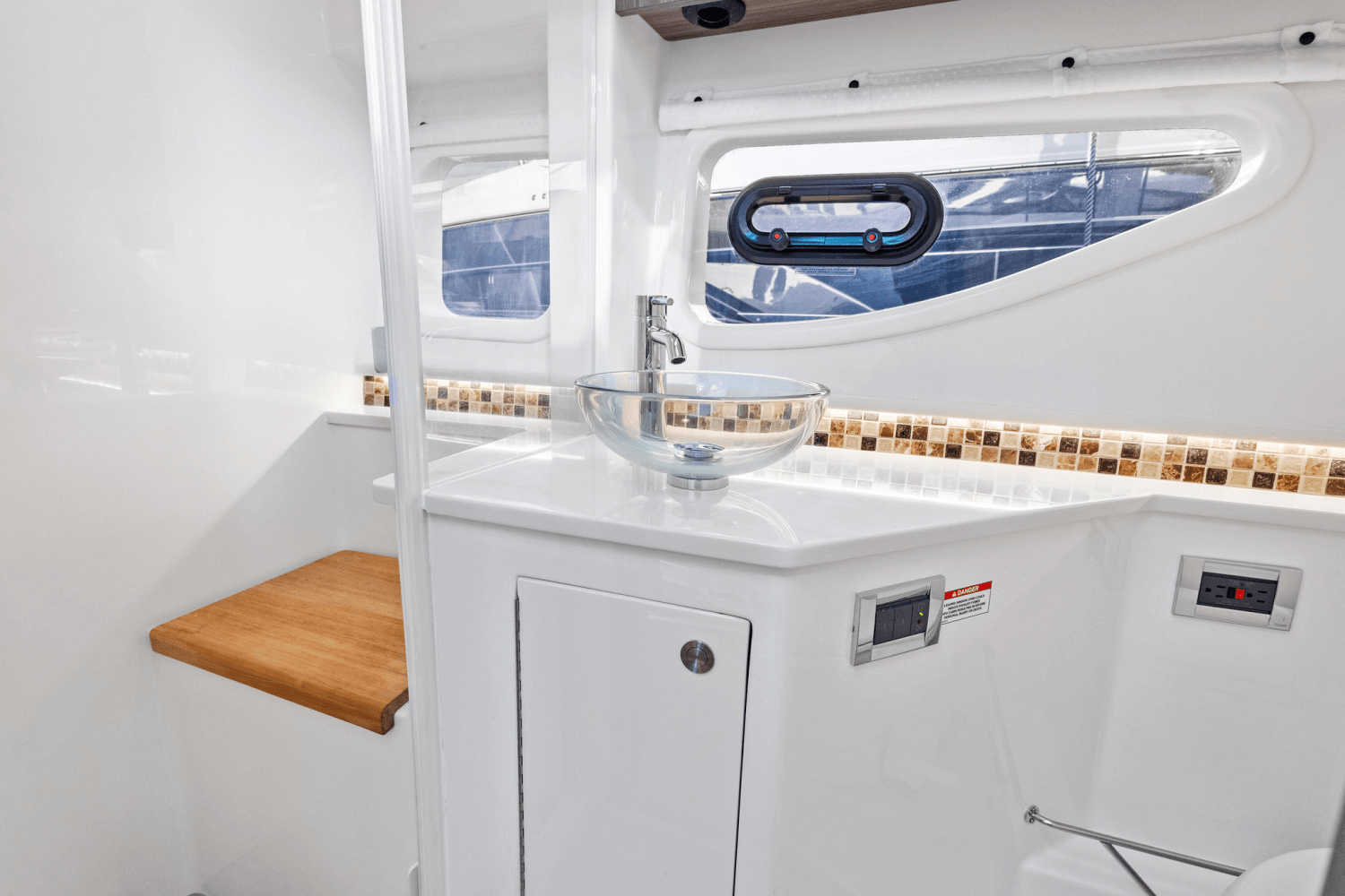 2025 Sea Ray Sundancer 370 Outboard Image Thumbnail #30