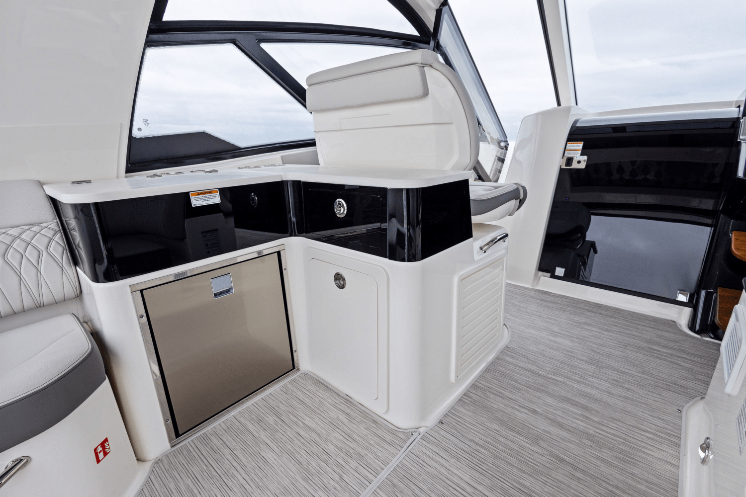 2025 Sea Ray Sundancer 370 Outboard Image Thumbnail #49