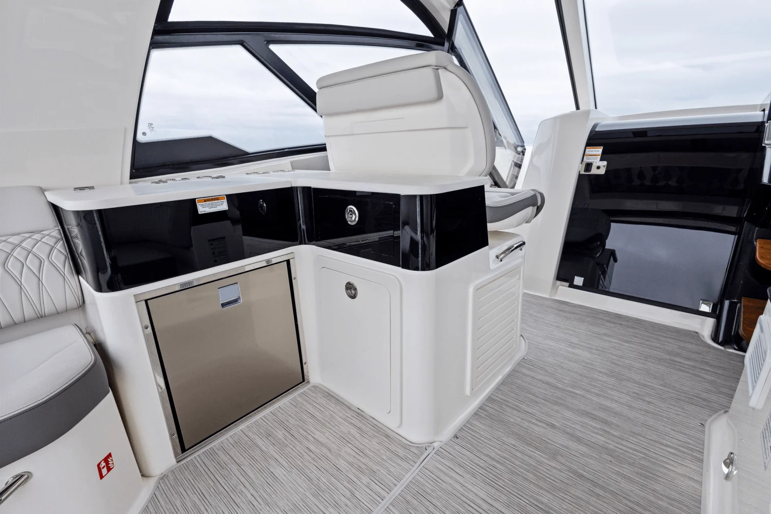 2025 Sea Ray Sundancer 370 Outboard Image Thumbnail #49