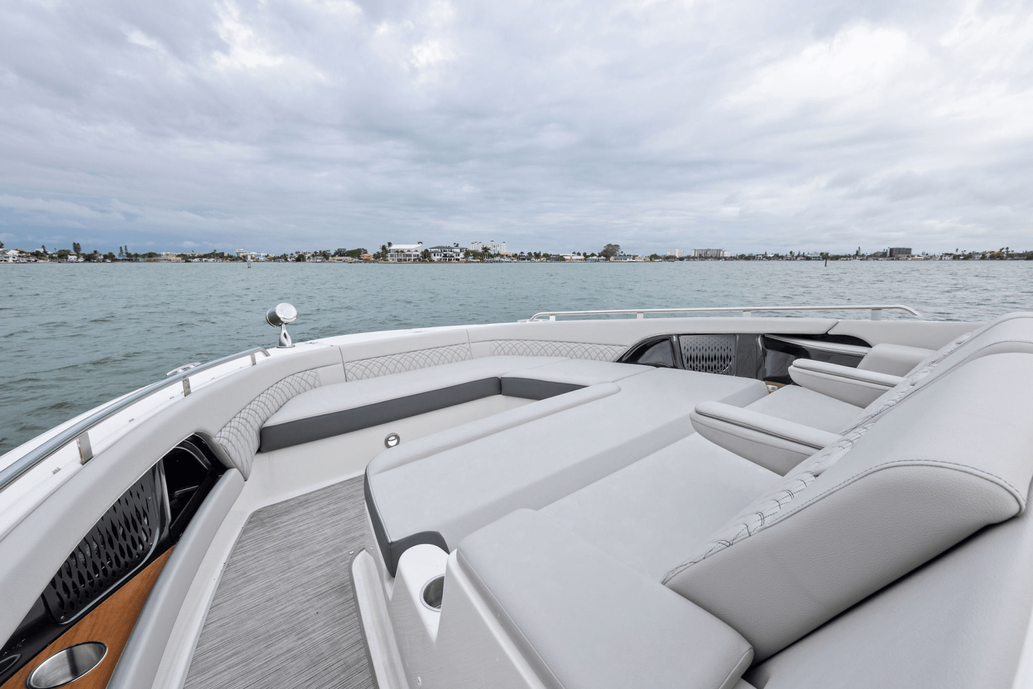 2025 Sea Ray Sundancer 370 Outboard Image Thumbnail #41