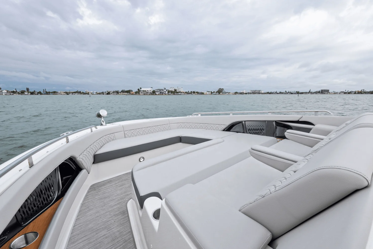 2025 Sea Ray Sundancer 370 Outboard Image Thumbnail #41