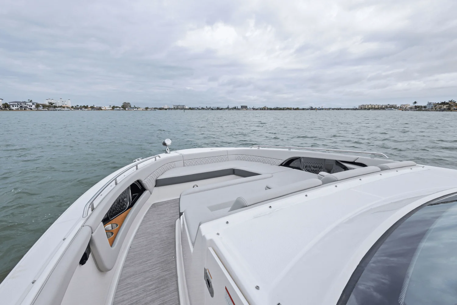 2025 Sea Ray Sundancer 370 Outboard Image Thumbnail #40