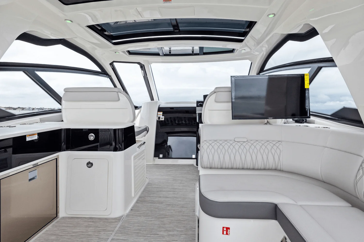 2025 Sea Ray Sundancer 370 Outboard Image Thumbnail #67