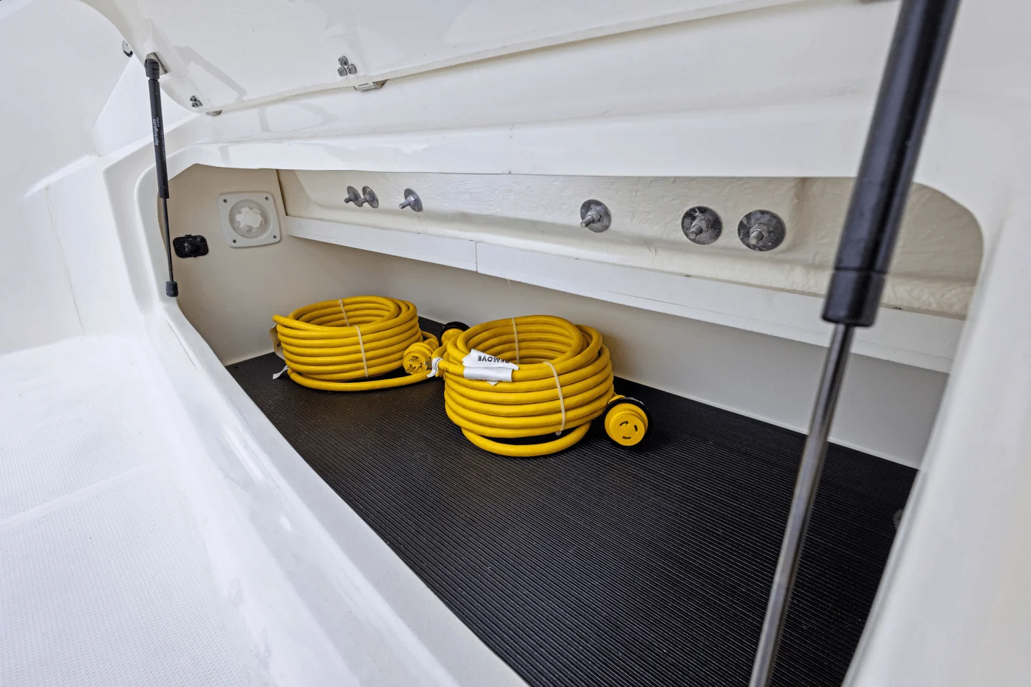 2025 Sea Ray Sundancer 370 Outboard Image Thumbnail #65