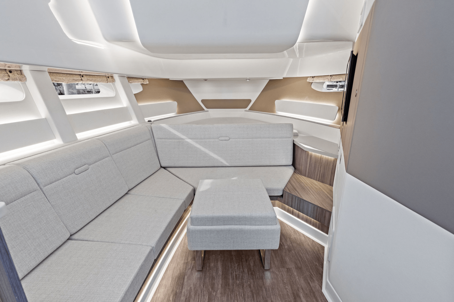 2025 Sea Ray Sundancer 370 Outboard Image Thumbnail #34