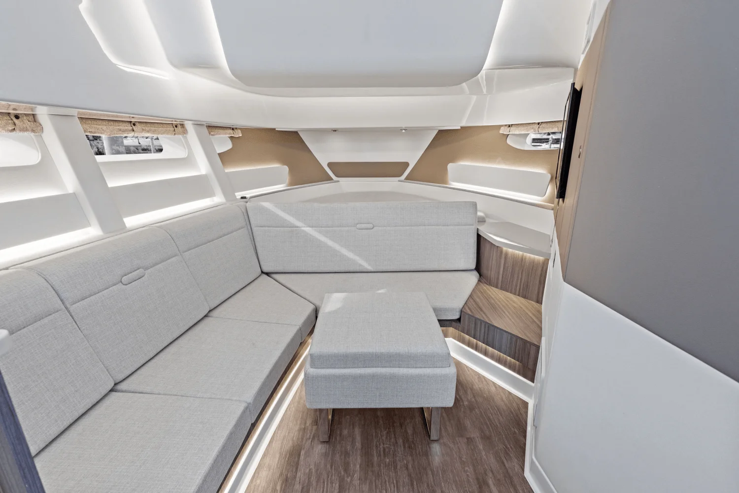 2025 Sea Ray Sundancer 370 Outboard Image Thumbnail #34