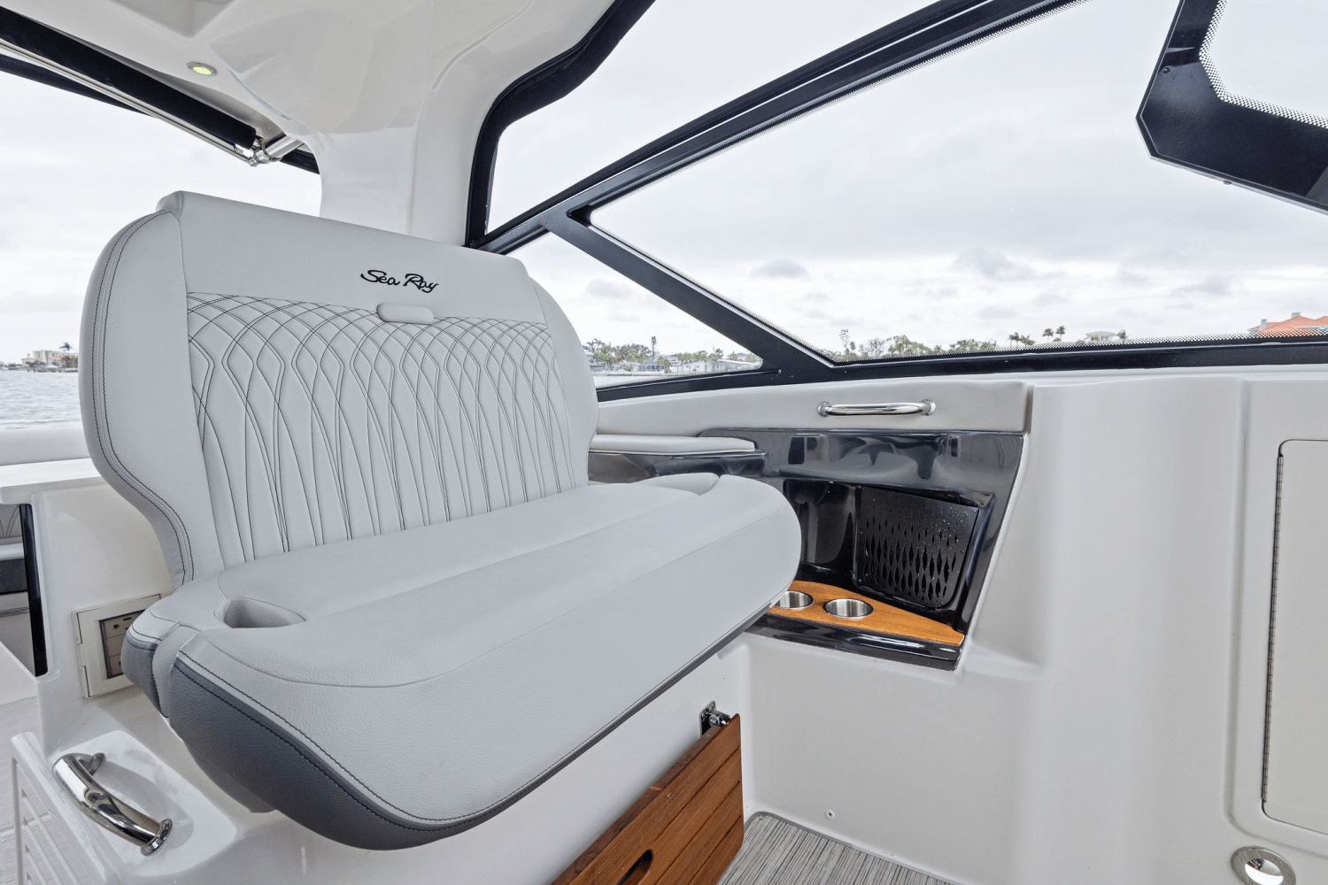 2025 Sea Ray Sundancer 370 Outboard Image Thumbnail #50
