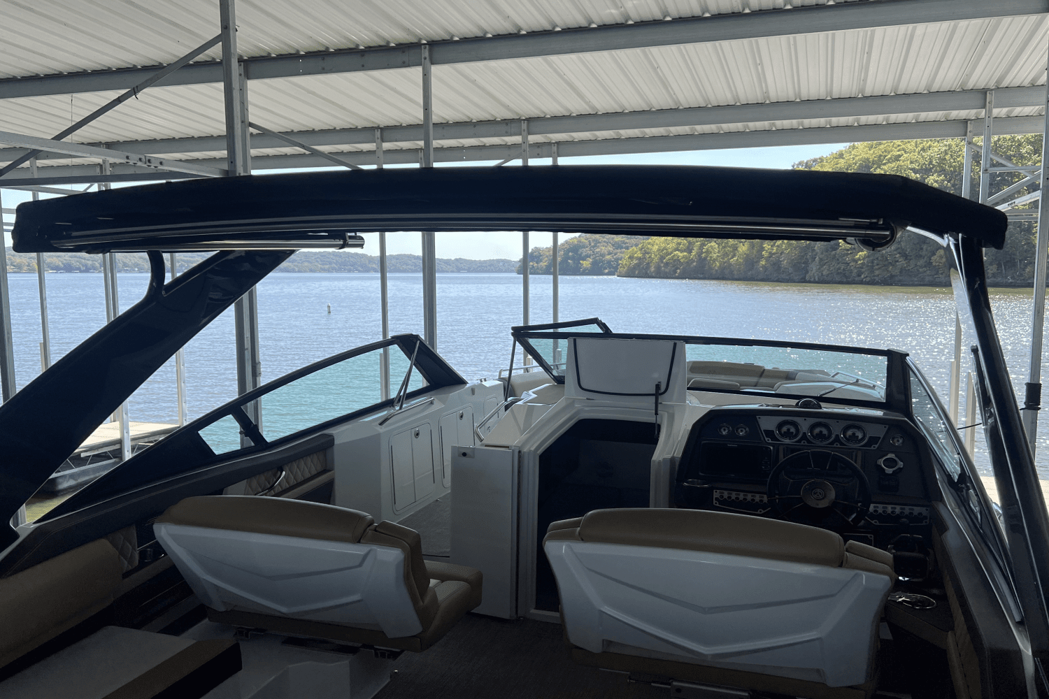 2015 Cruisers Yachts 328 Image Thumbnail #6