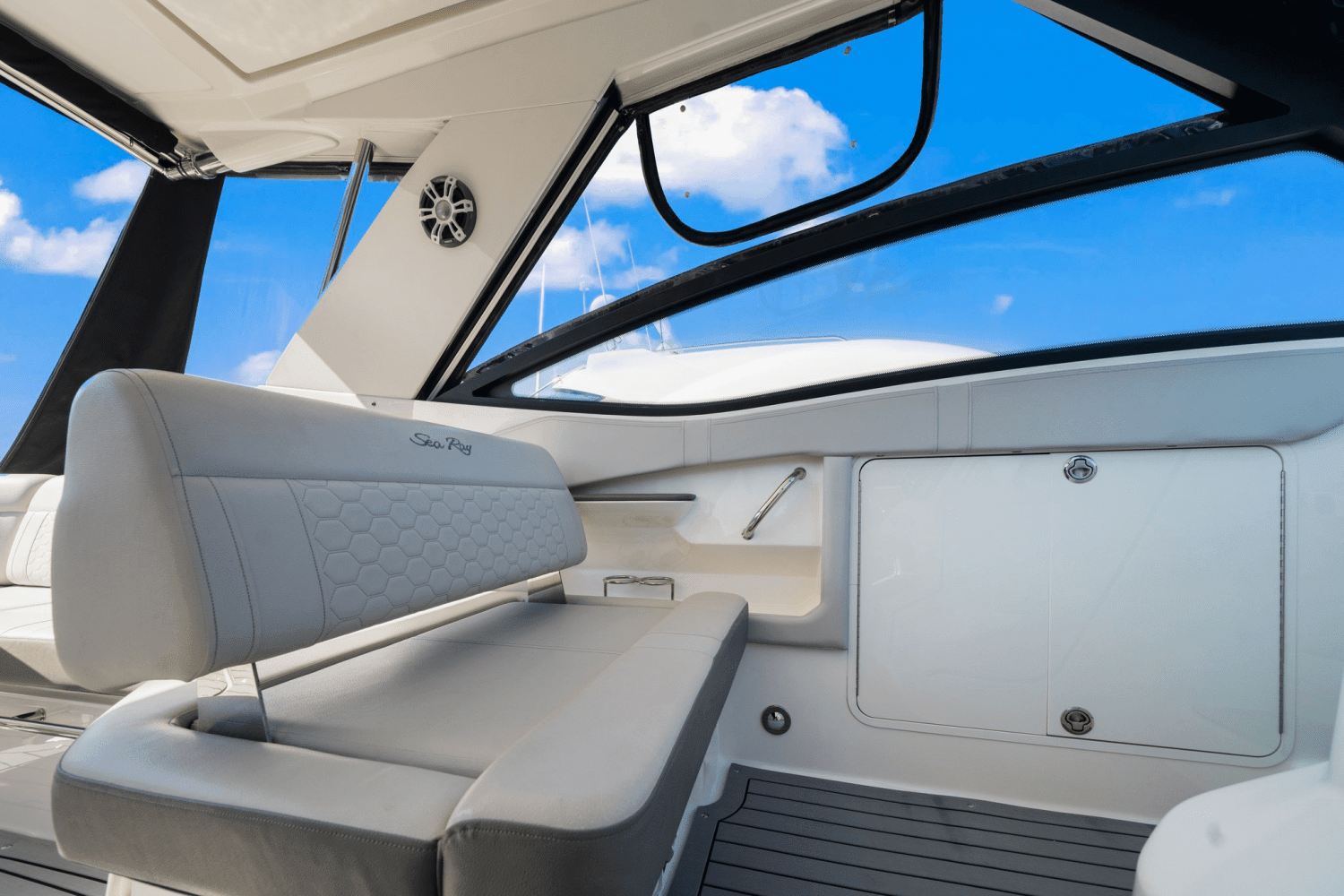 2020 Sea Ray 320 SUNDANCER-OB Image Thumbnail #13