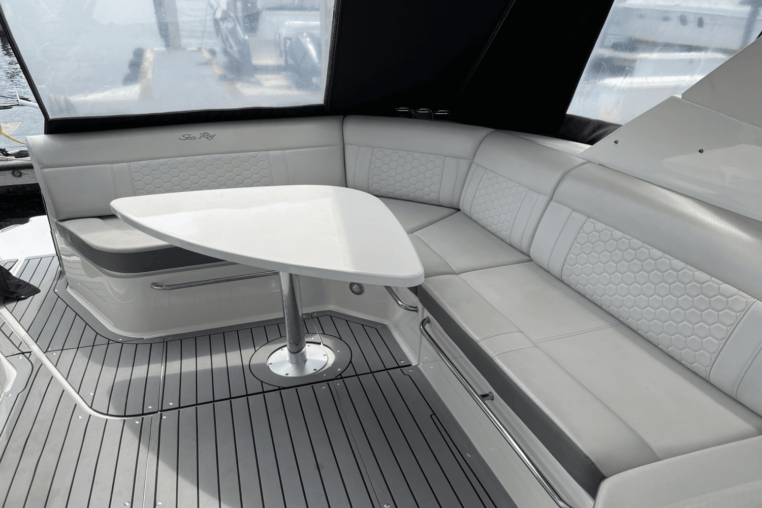 2020 Sea Ray 320 SUNDANCER-OB Image Thumbnail #6