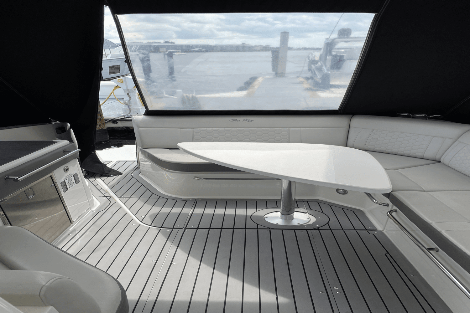 2020 Sea Ray 320 SUNDANCER-OB Image Thumbnail #9