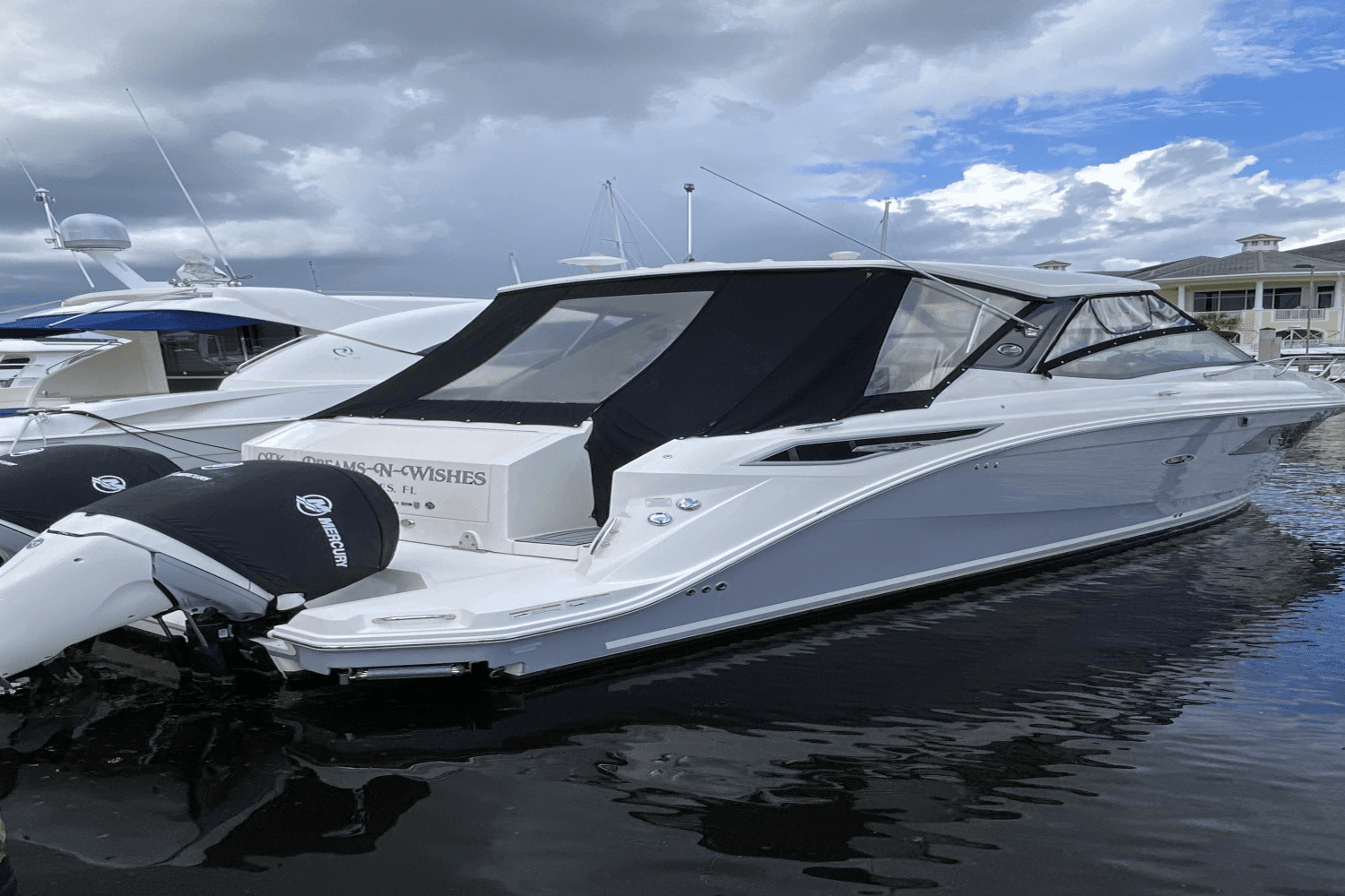 Thumbnail 2 for 2020 Sea Ray 320 SUNDANCER-OB