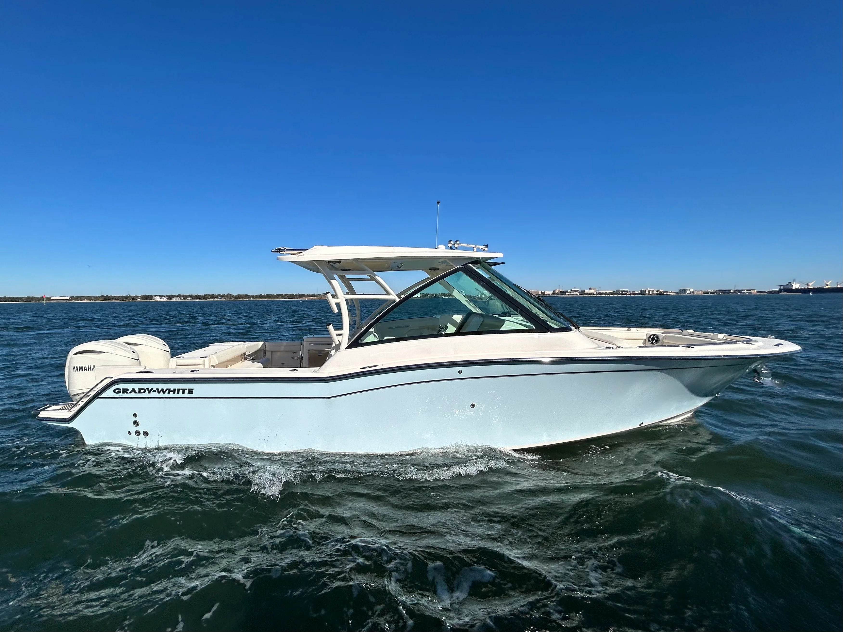2026 Grady-White Freedom 325 Image Thumbnail #3