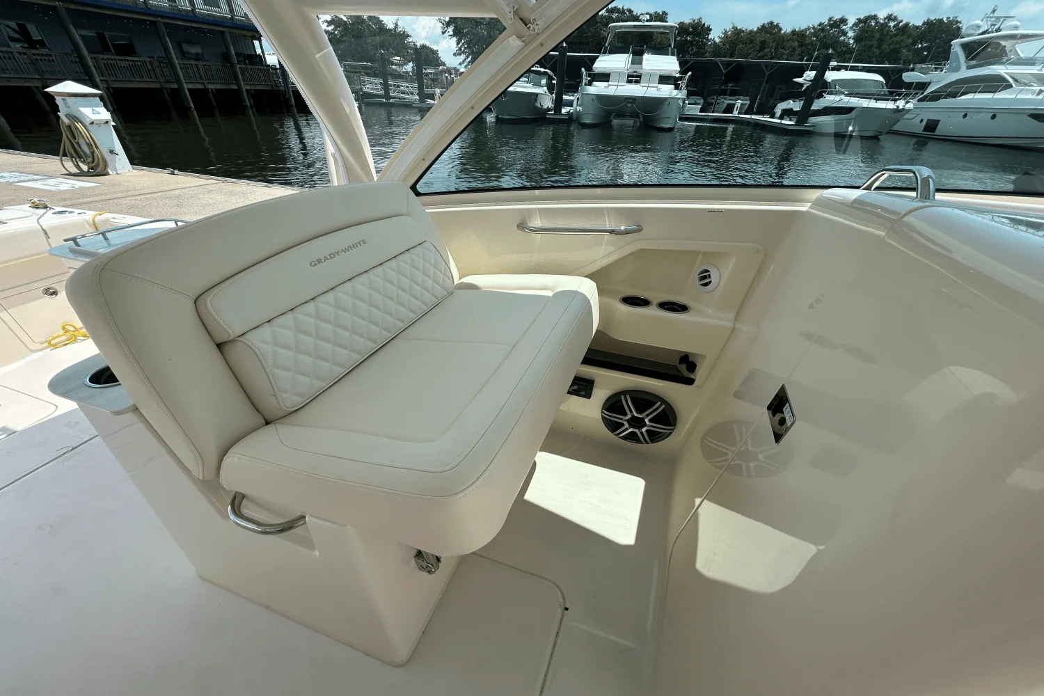 2026 Grady-White Freedom 325 Image Thumbnail #17