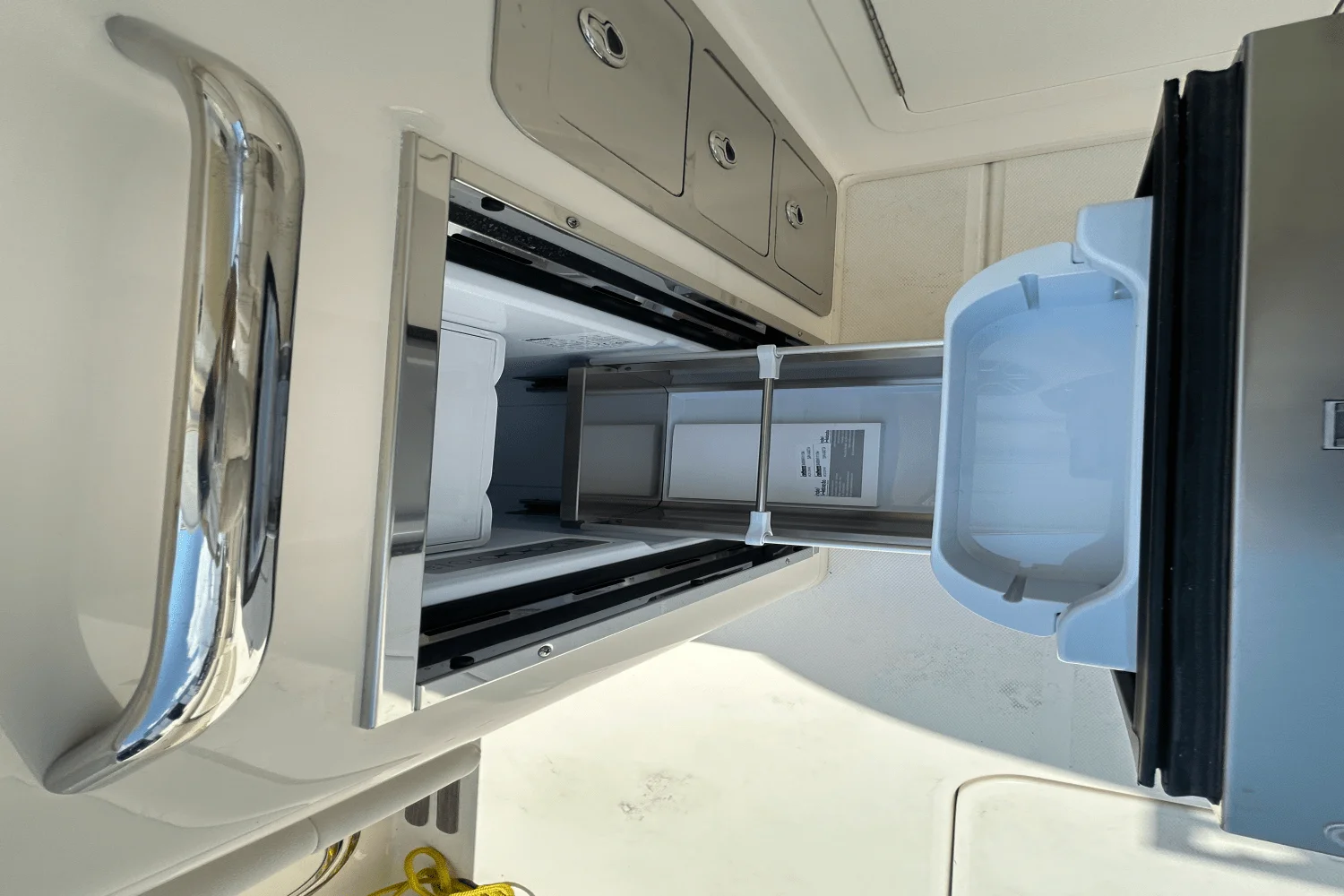 2026 Grady-White Freedom 325 Image Thumbnail #9