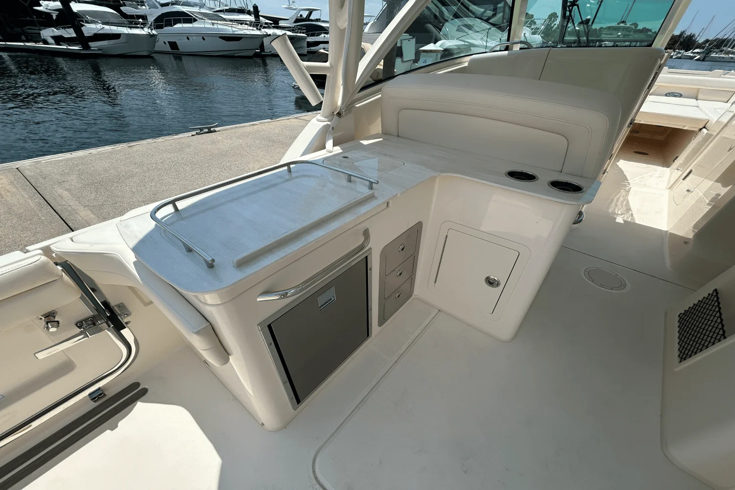 2026 Grady-White Freedom 325 Image Thumbnail #8