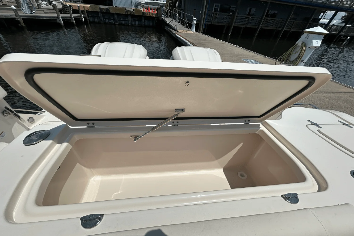 2026 Grady-White Freedom 325 Image Thumbnail #6