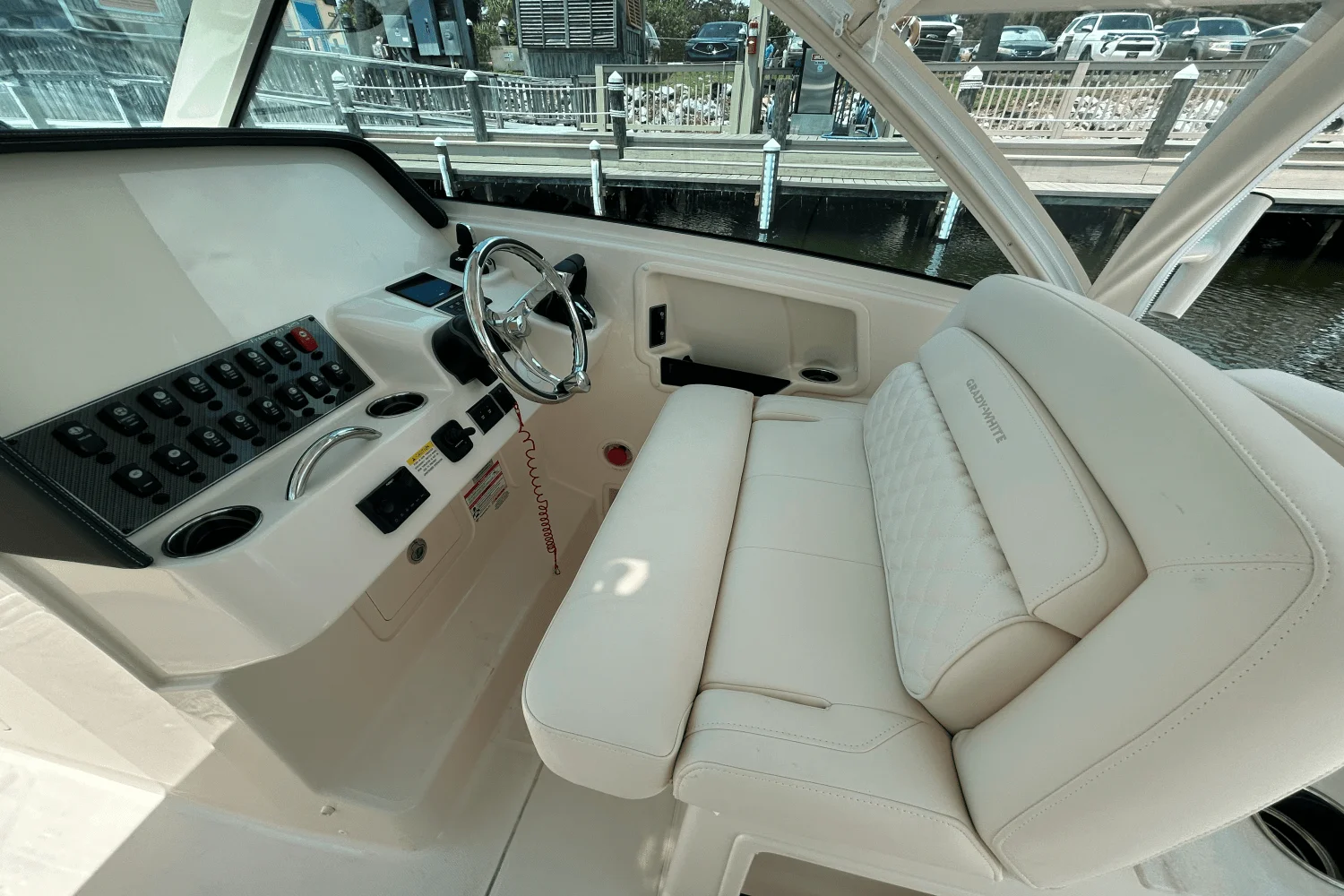 2026 Grady-White Freedom 325 Image Thumbnail #14