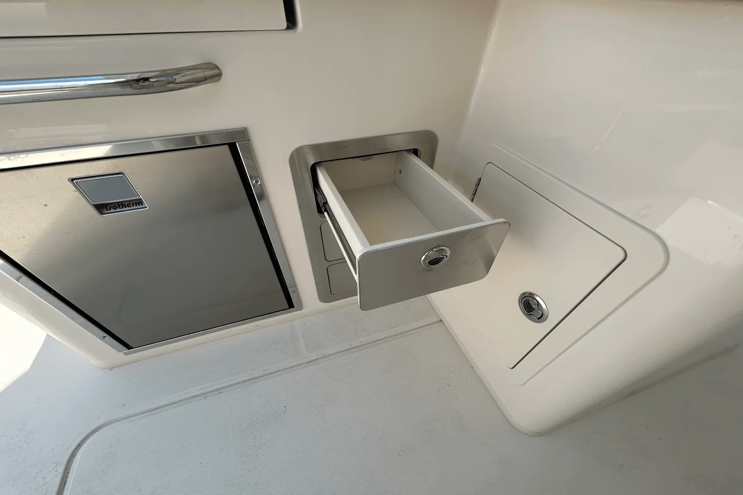 2026 Grady-White Freedom 325 Image Thumbnail #10