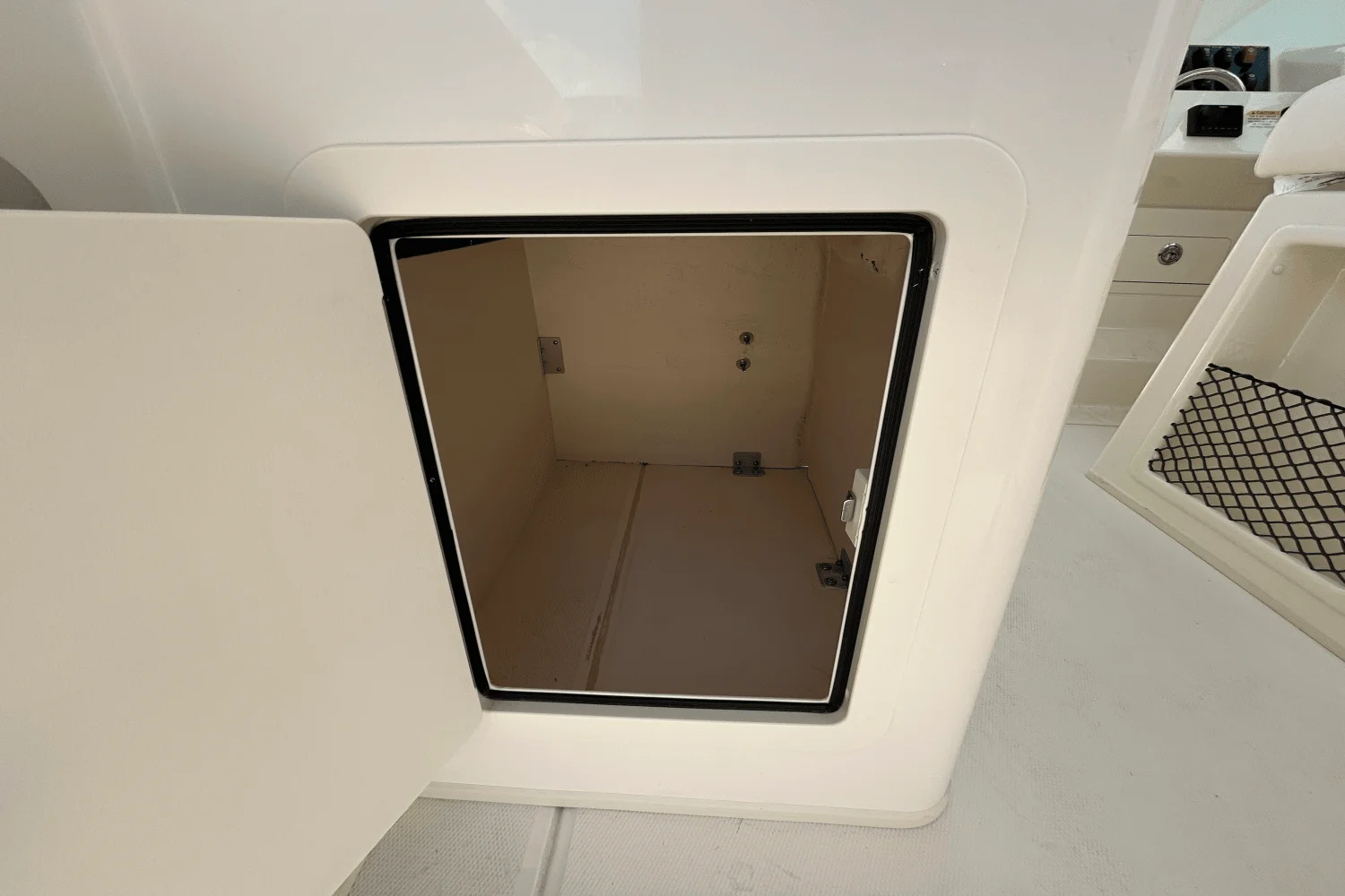 2026 Grady-White Freedom 325 Image Thumbnail #11