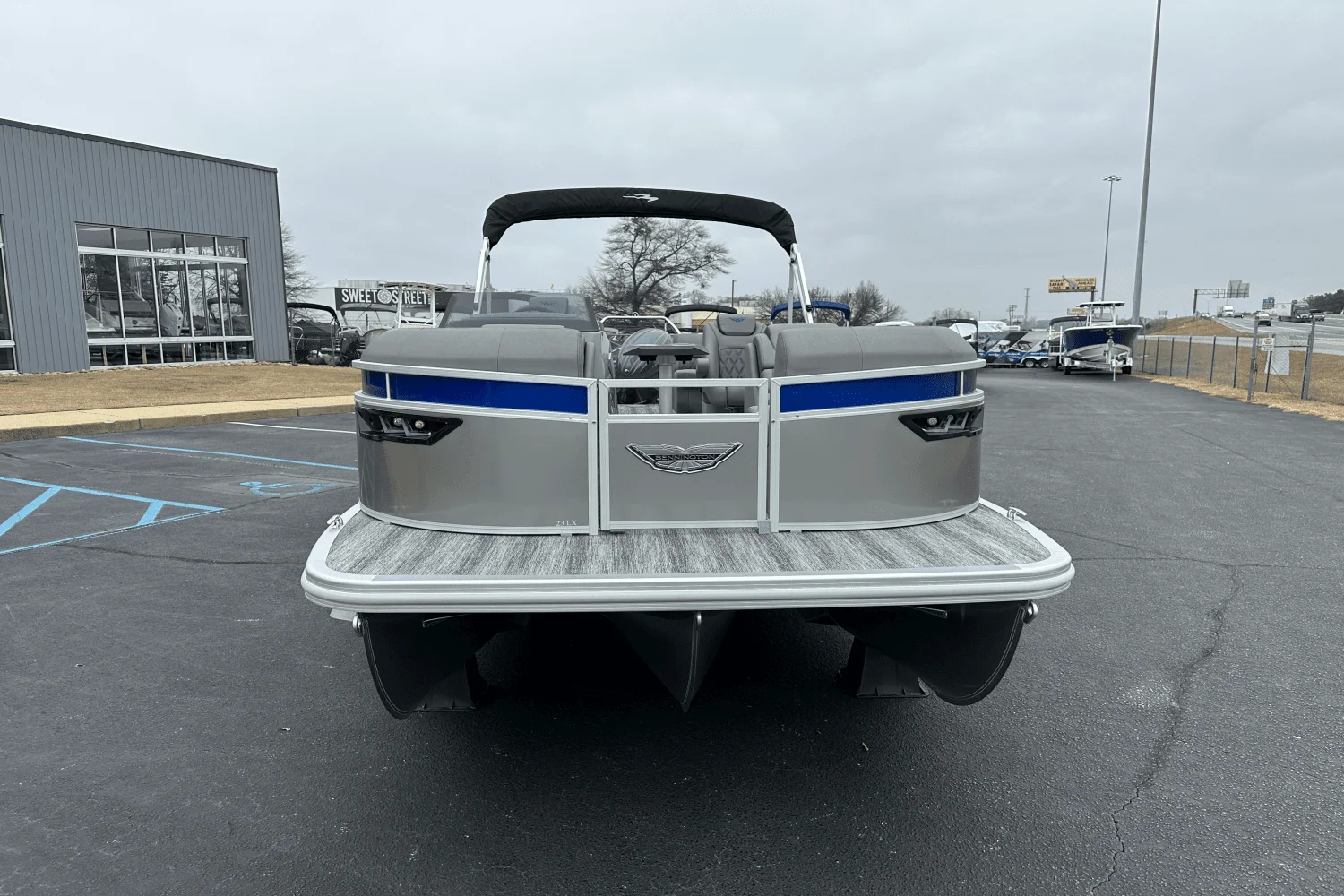 2025 Bennington 23 LX Image Thumbnail #3