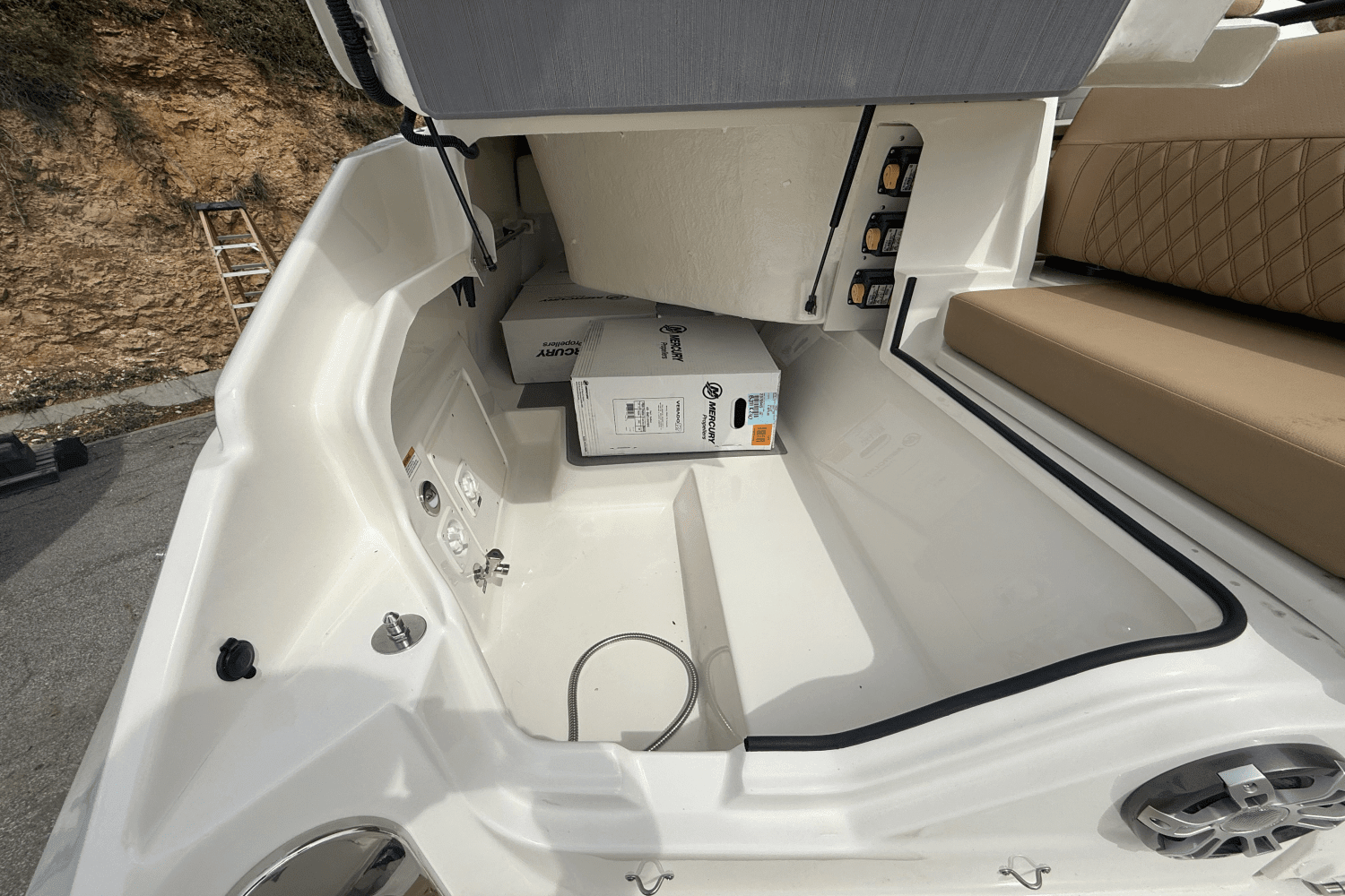 2025 Sea Ray SLX 400 Outboard Image Thumbnail #12