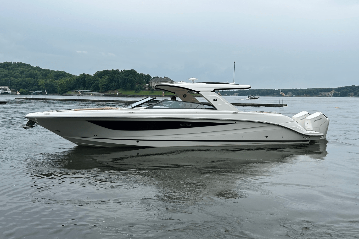 2025 Sea Ray SLX 400 Outboard Image Thumbnail #3