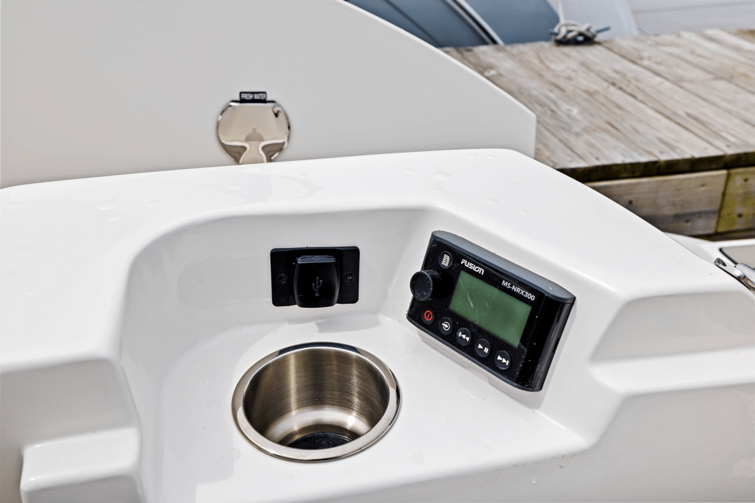 2025 Sea Ray SLX 350 Outboard Image Thumbnail #12