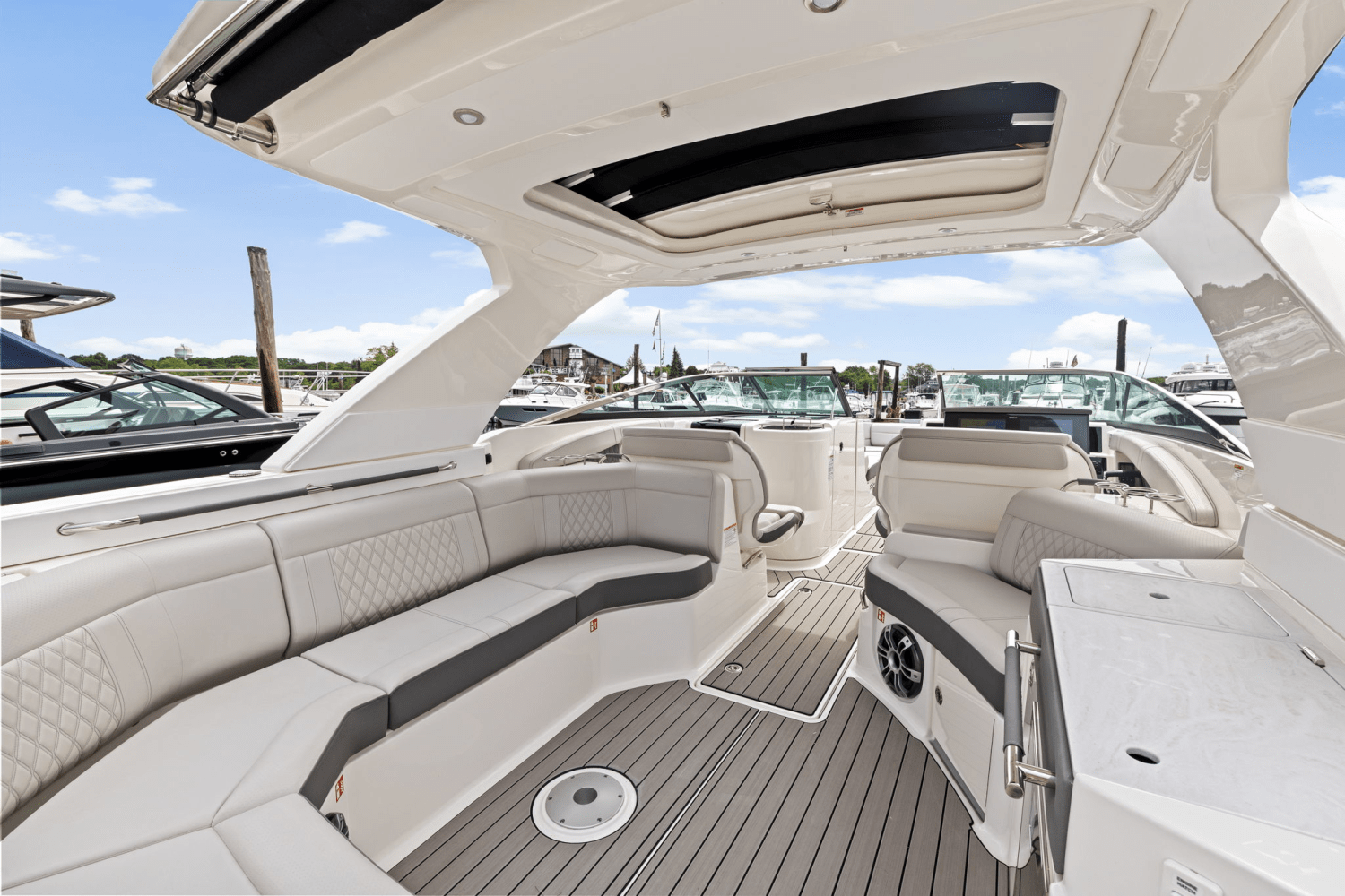 2025 Sea Ray SLX 350 Outboard Image Thumbnail #15