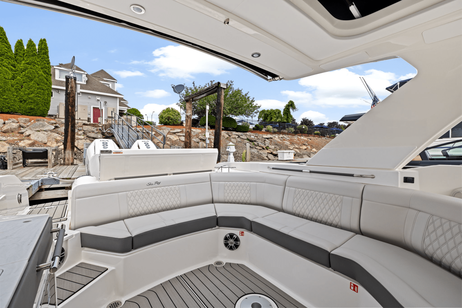 2025 Sea Ray SLX 350 Outboard Image Thumbnail #14