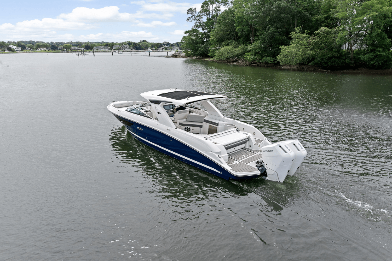 2025 Sea Ray SLX 350 Outboard Image Thumbnail #55