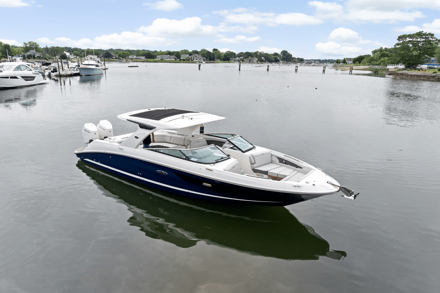 2025 Sea Ray SLX 350 Outboard Image Thumbnail #1