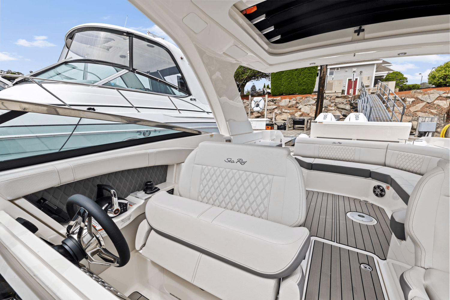 2025 Sea Ray SLX 350 Outboard Image Thumbnail #22