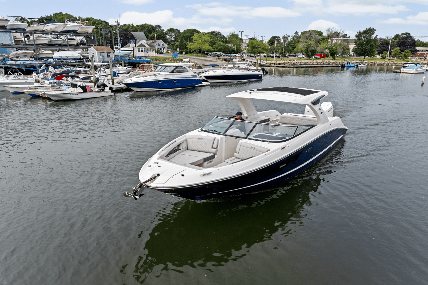 2025 Sea Ray SLX 350 Outboard Image Thumbnail #51