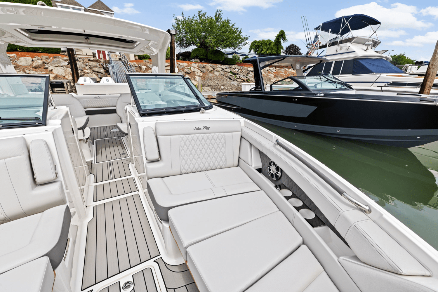2025 Sea Ray SLX 350 Outboard Image Thumbnail #44