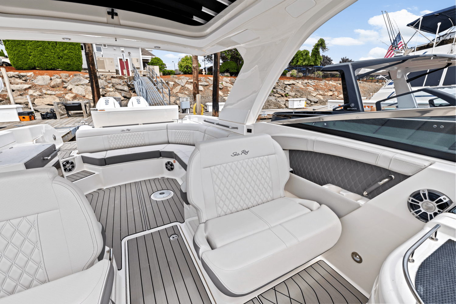 2025 Sea Ray SLX 350 Outboard Image Thumbnail #23
