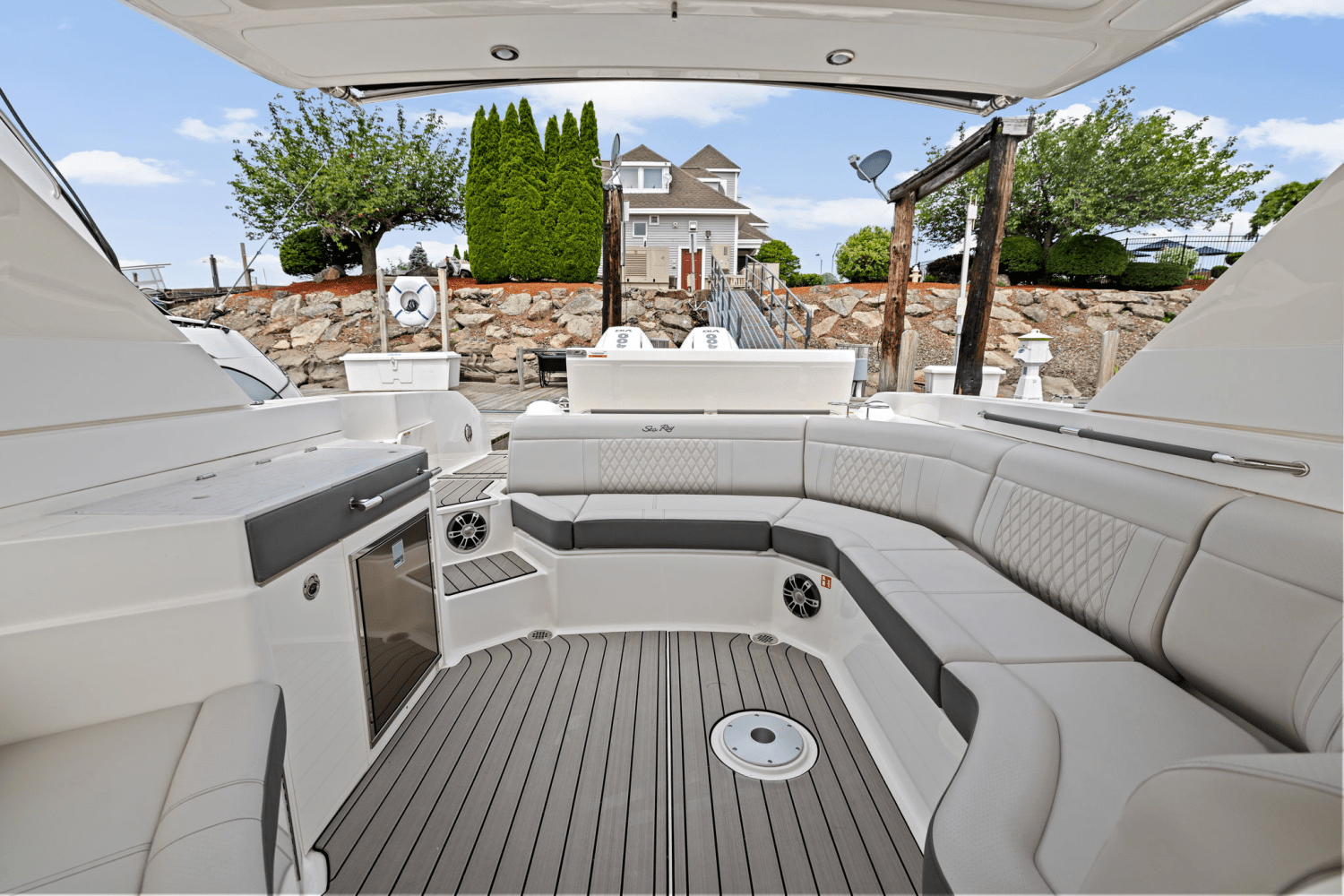 2025 Sea Ray SLX 350 Outboard Image Thumbnail #20