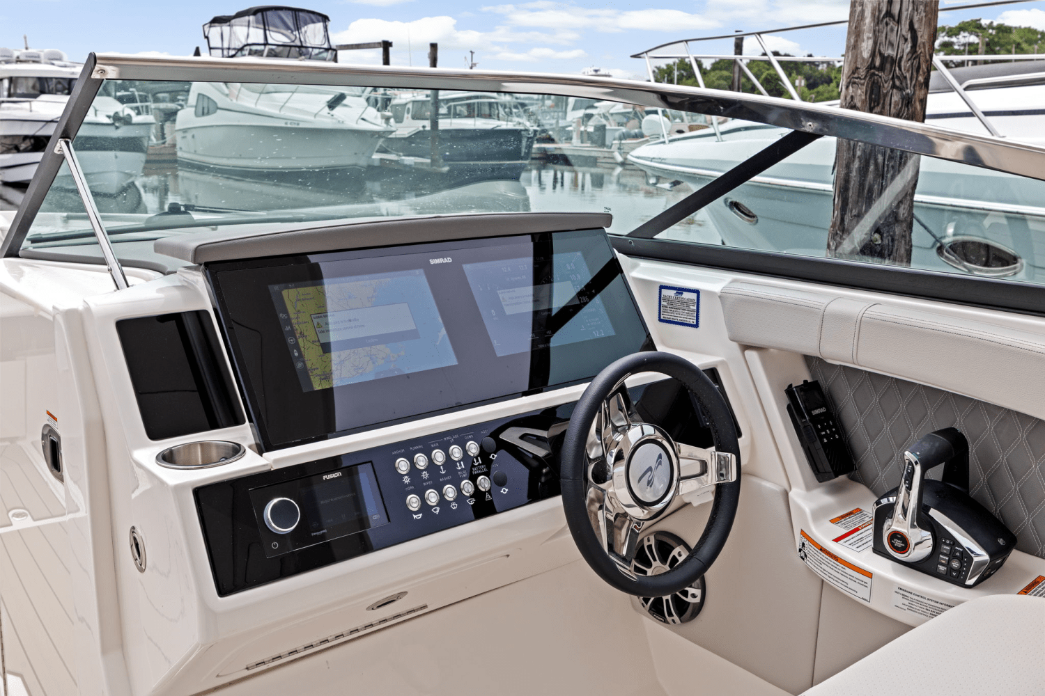 2025 Sea Ray SLX 350 Outboard Image Thumbnail #28