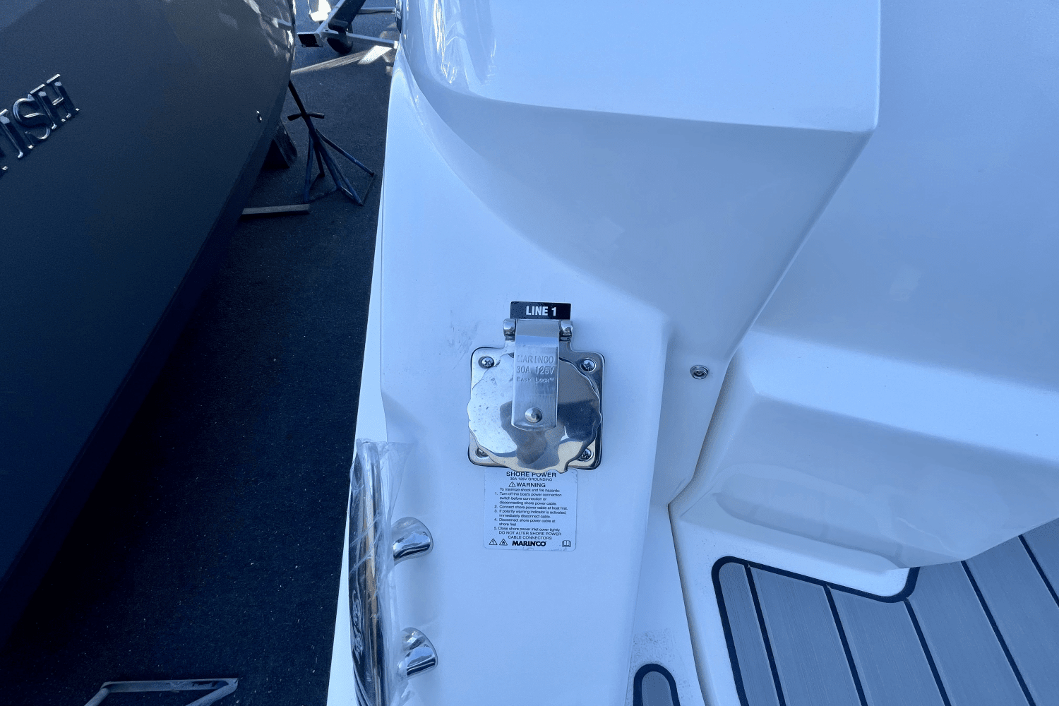 2025 Sea Ray SLX 350 Outboard Image Thumbnail #6