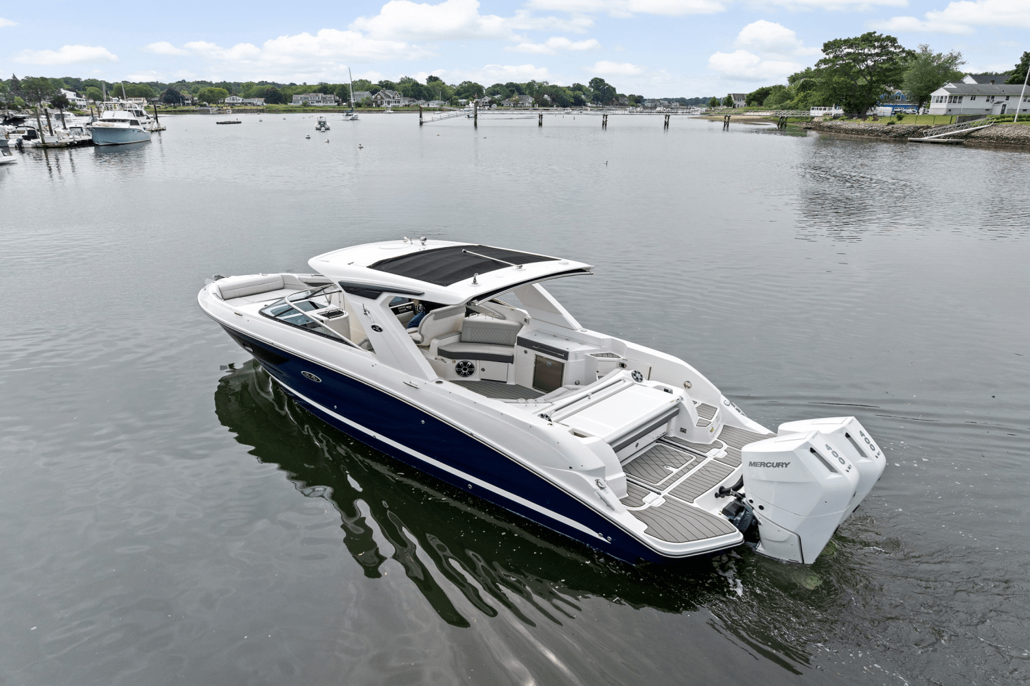 2025 Sea Ray SLX 350 Outboard Image Thumbnail #2